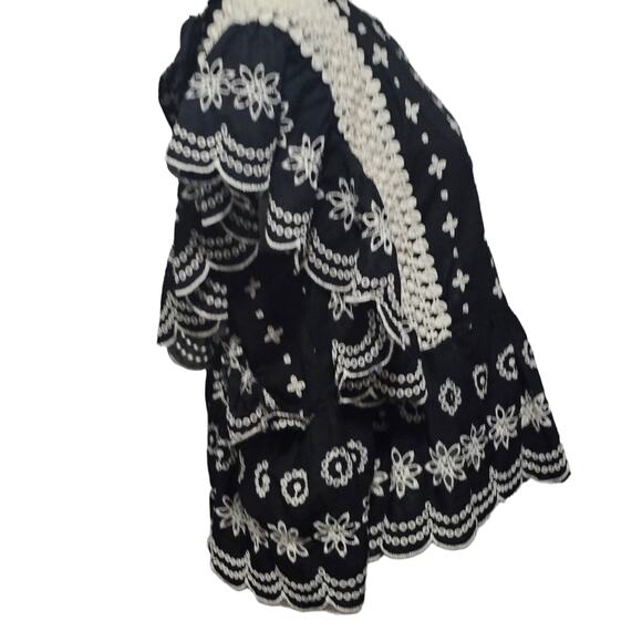 Monograph Black Creme‎ Embroidered Eyelet Crochet Scalloped Ruffle Sleeve Top L - Picture 3 of 13